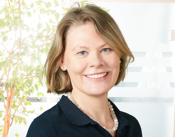 Zahnärztin Dr. Astrid Buschmann in Frankfurt am Main ist Spezialistin für Paradontologie